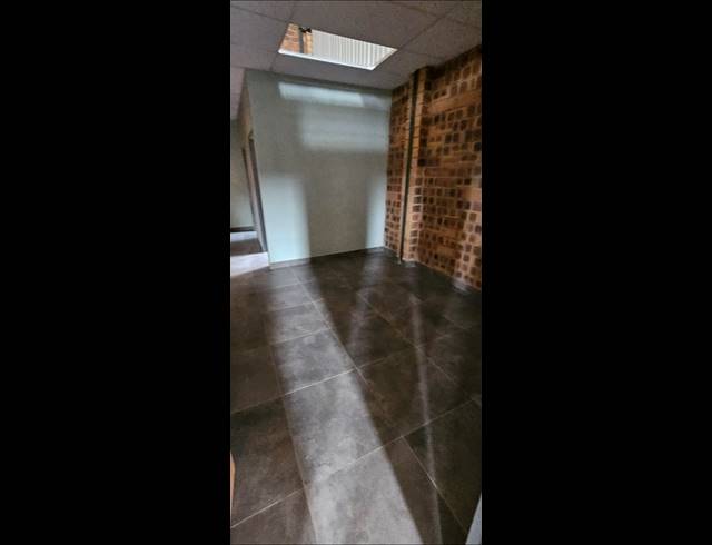 Industrial property to rent in MOOIFONTEIN 225-IQ